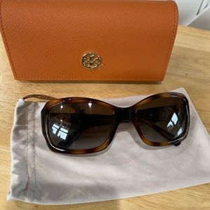 NWOT Tory Burch sunglasses